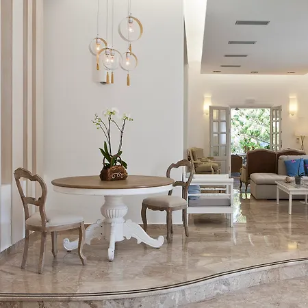Hotell Kamari 3*