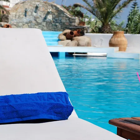 Kamari Hotell
