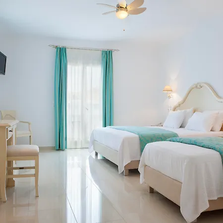 Kamari Hotell