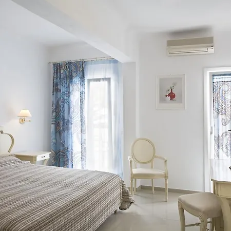 Hotell Kamari 3*