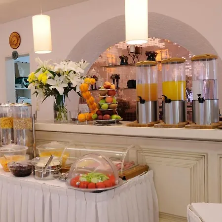 Kamari Hotell 3*